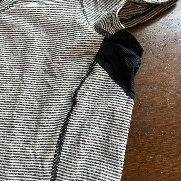 anthropologie womens knit top size L black and white stripe - Picture 3 of 4